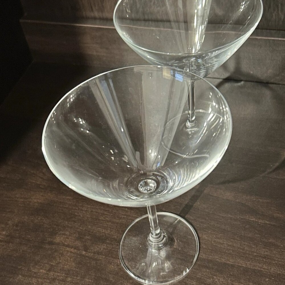 Set of 2 Martini Glasses – Elegant, Timeless Barware for Any Occasion